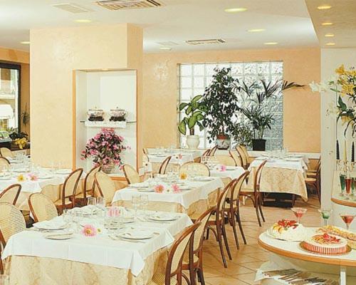 Hotel Ducale Cattolica Luaran gambar