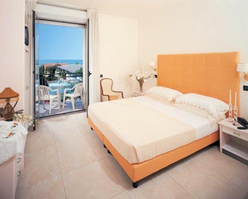 Hotel Ducale Cattolica Luaran gambar